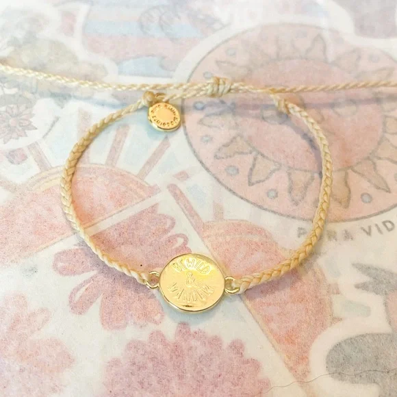 Pura Vida “Twin Peaks” with cream colored bitty braid beacelet - Picture 3 of 4